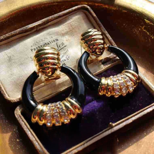 Noir Crest · 빈티지 에나멜 & 크리스탈 후프 귀걸이