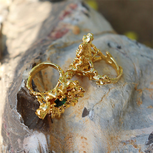 솔라 페탈 · 빈티지 조각적인 꽃 스테이트먼트 링