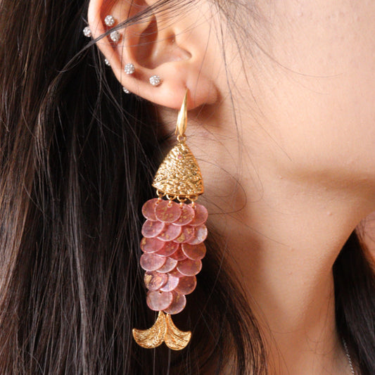 금도금 비늘 · 빈티지 물고기에서 영감을 받은 드레이프 귀걸이
