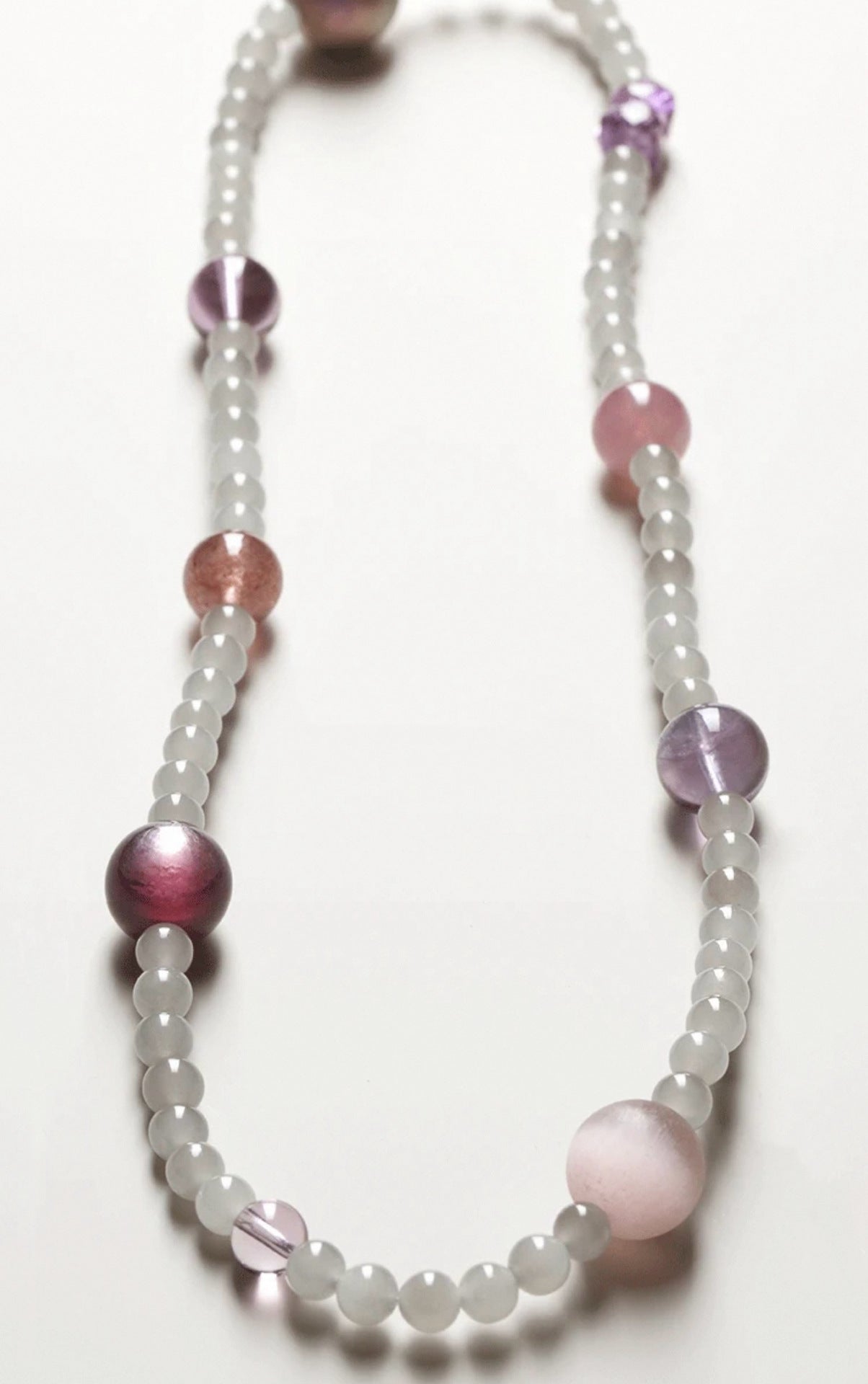 Violet Serenity · Dreifach-Gewickeltes Jade- & Lila-Heilungsarmband