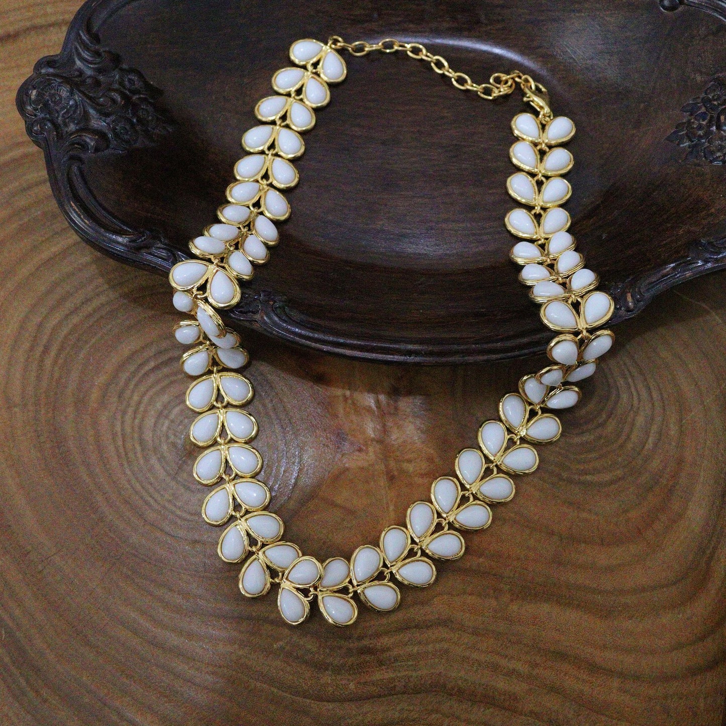 Ivory Vines · Vintage Weißes Glasblatt Collier Schmuckset