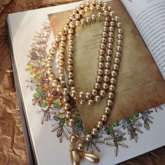 Barockes Flüstern · Vintage Miriam Haskell Lange Perlenkette